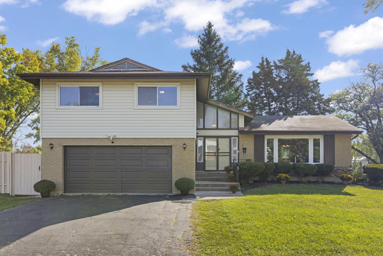 18749 Loomis Ave., Homewood, IL 60430