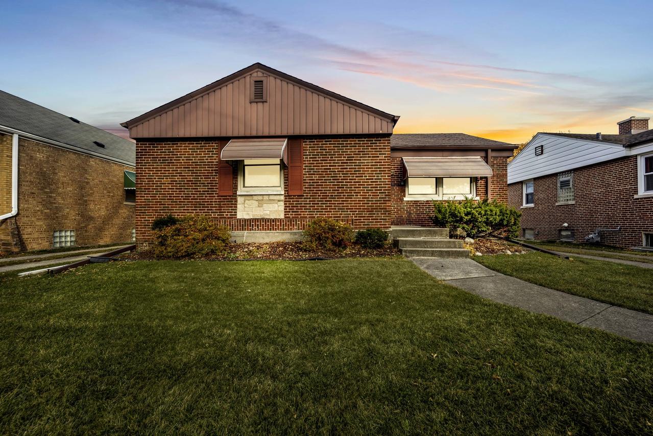 2223 S 7th Ave., North Riverside, IL 60546