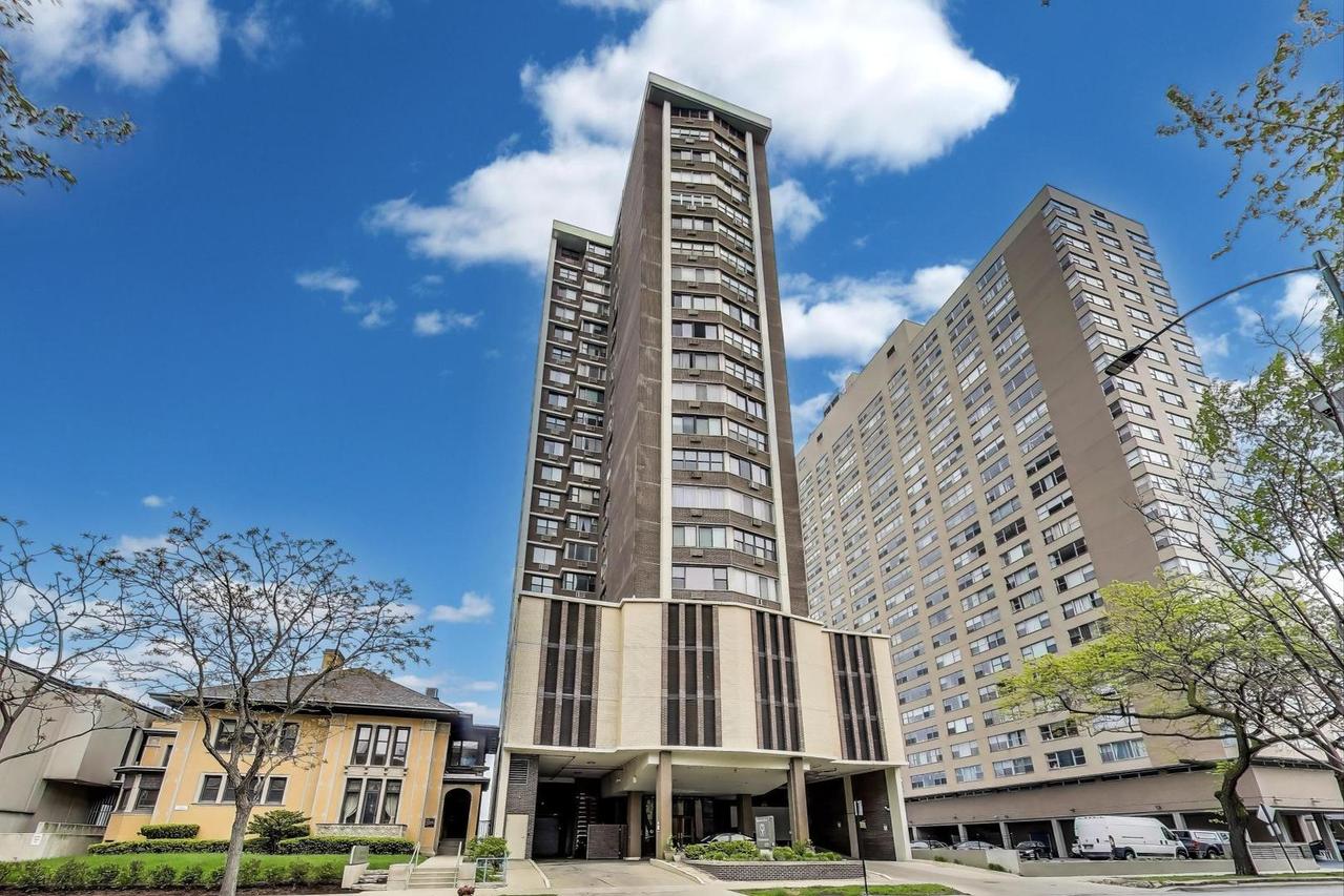 6325 N Sheridan Rd. #608, Chicago, IL 60660