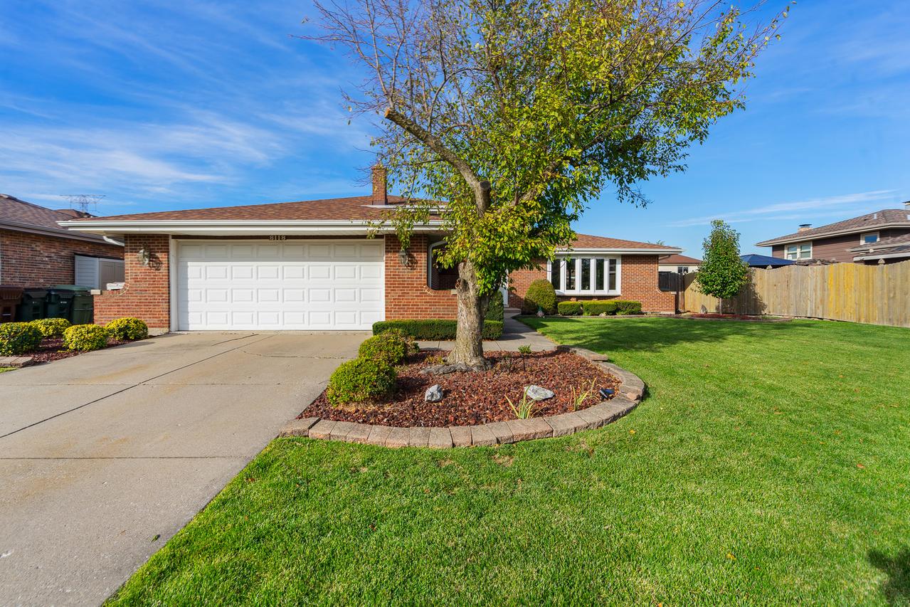 8118 Tudor Ln., Tinley Park, IL 60477