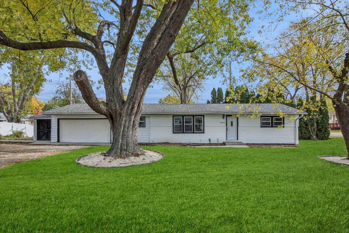 2004 Central St., Mchenry, IL 60050