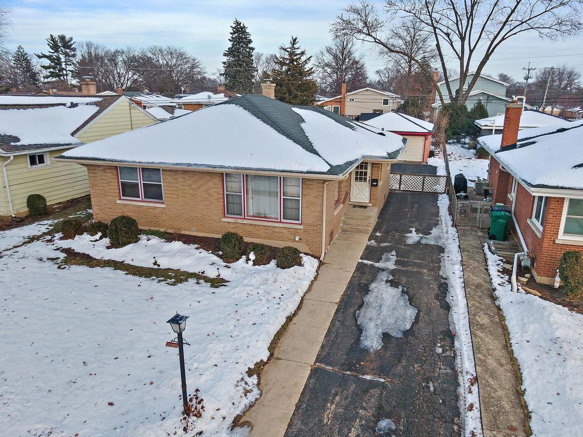 305 N Craig Pl., Lombard, IL 60148