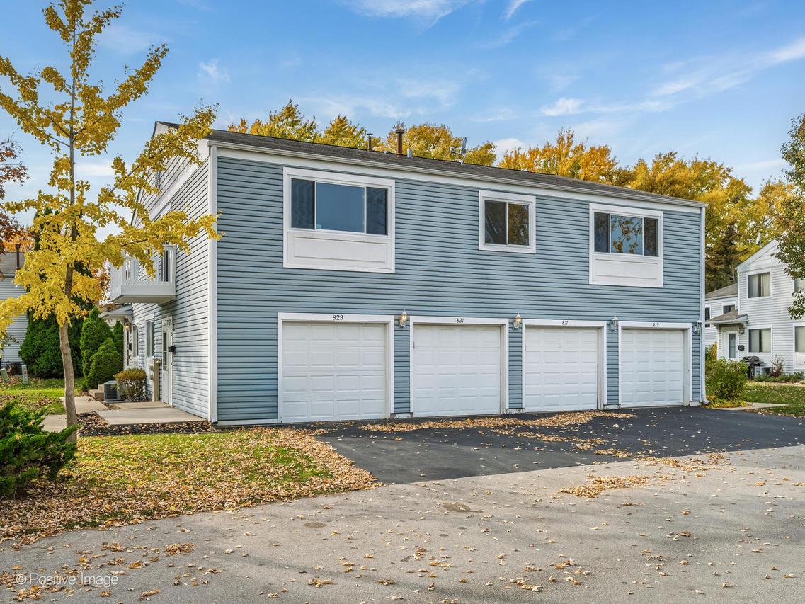 823 Cambridge Pl., Wheeling, IL 60090