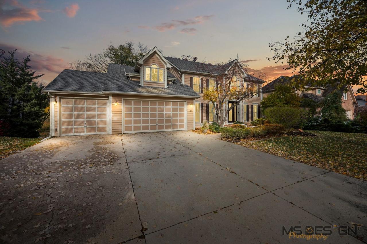 685 Rosewood Dr., West Chicago, IL 60185