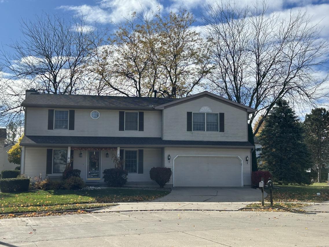 3 Harvest Ct., Bloomington, IL 61704