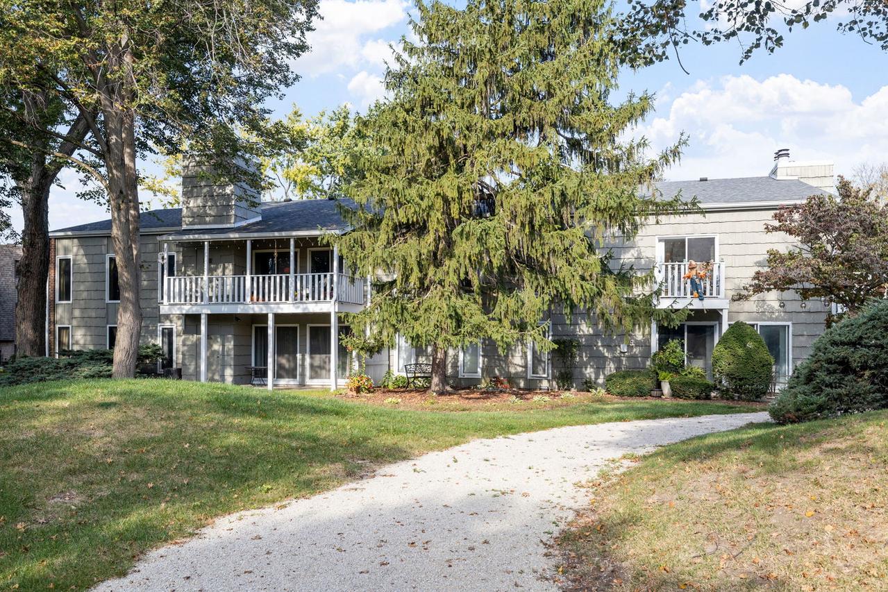 1420 Stonebridge Tr. #1-3, Wheaton, IL 60189