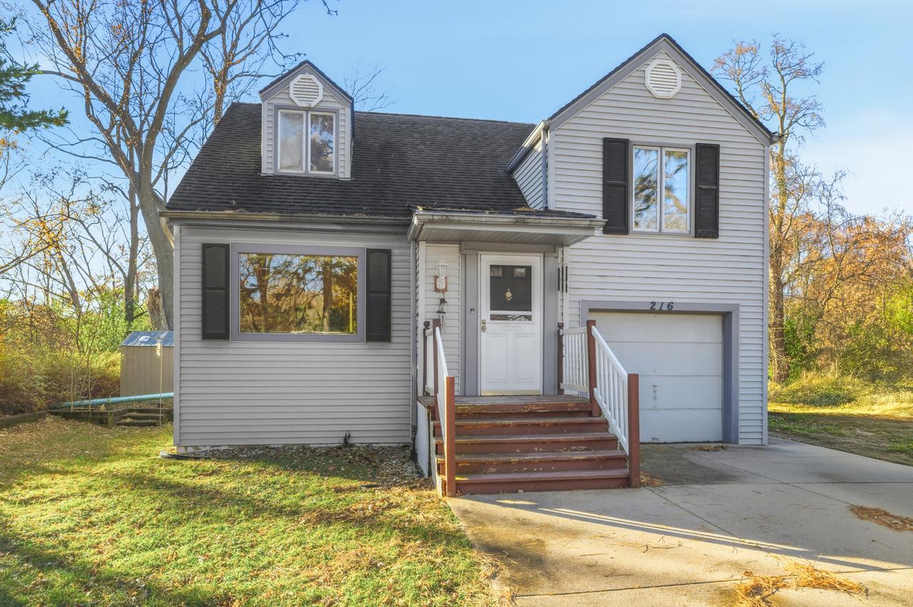 216 Edgebrook Rd., Wood Dale, IL 60191