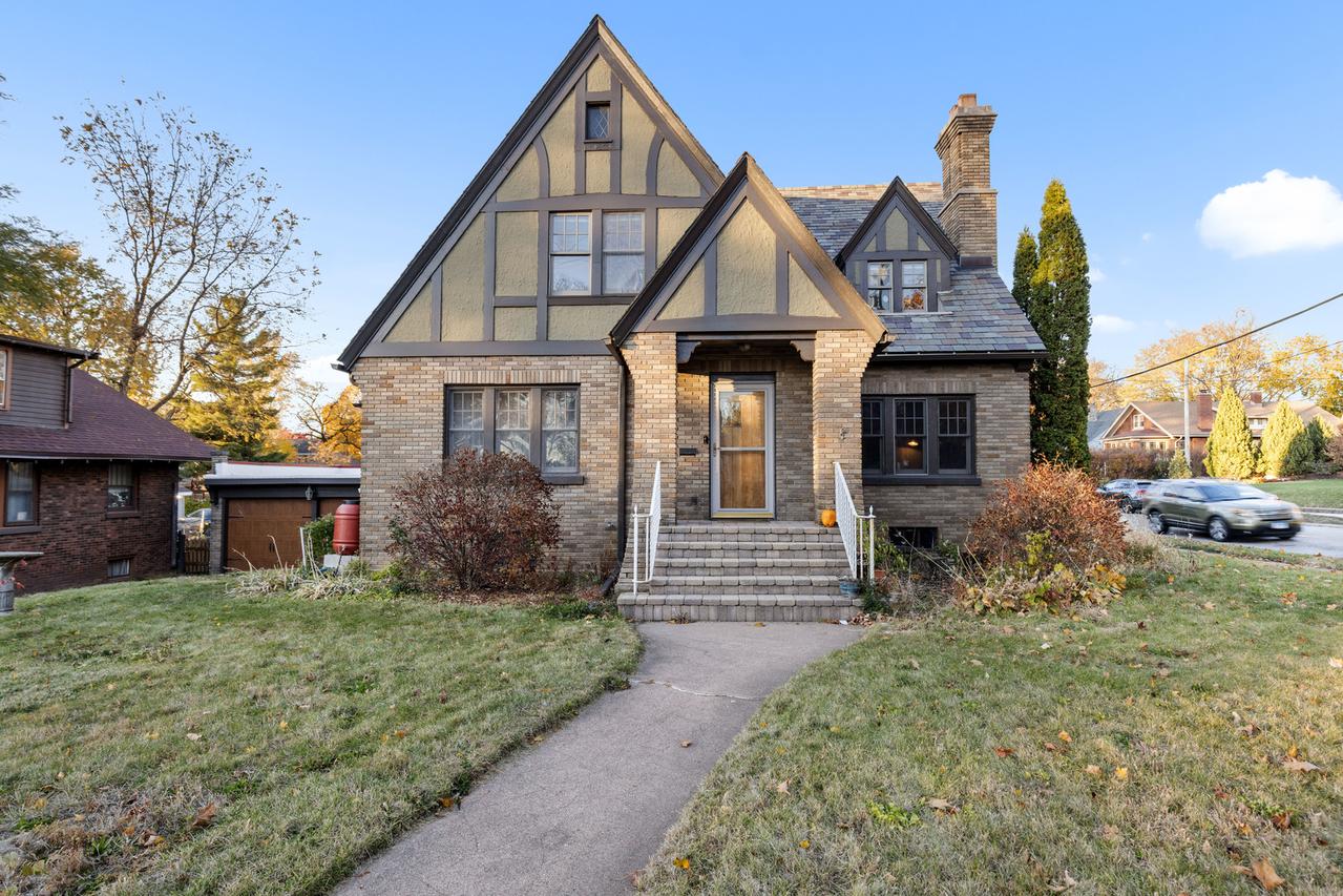 2322 E State St., Rockford, IL 61104