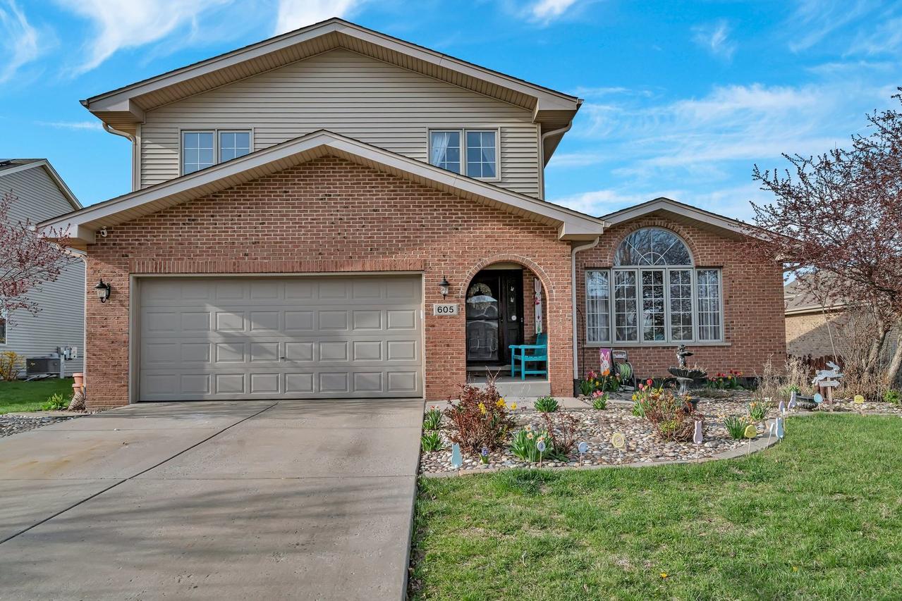 605 High Grove Dr., Minooka, IL 60447