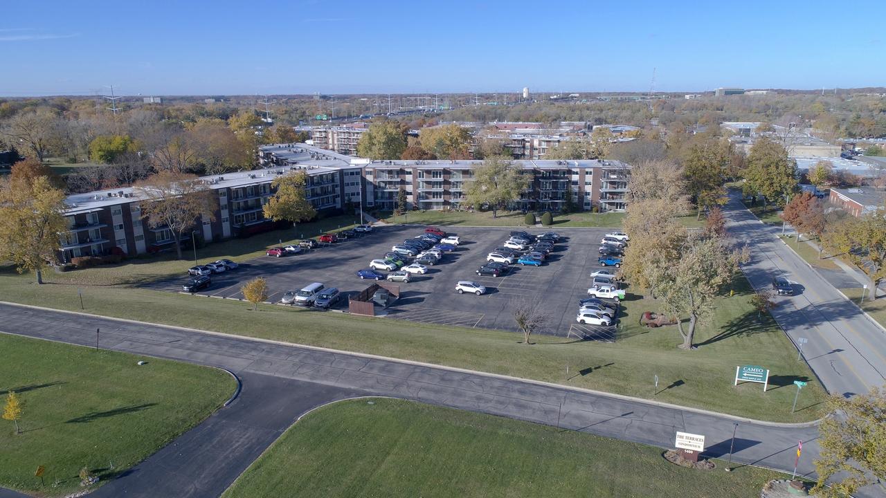 5540 Walnut Ave. #6B, Downers Grove, IL 60515