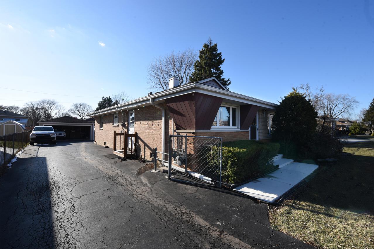 8848 Meade Ave., Oak Lawn, IL 60453