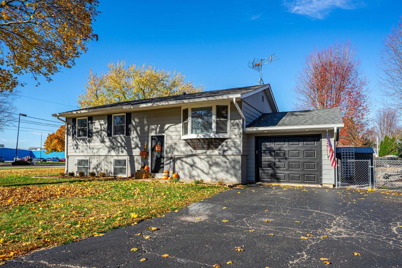 102 6th Ave., Marengo, IL 60152