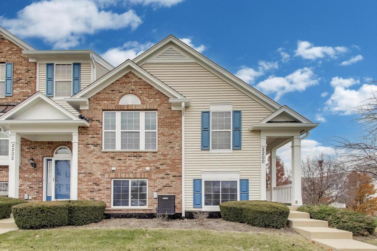 2200 Neubauer Cir., Lindenhurst, IL 60046