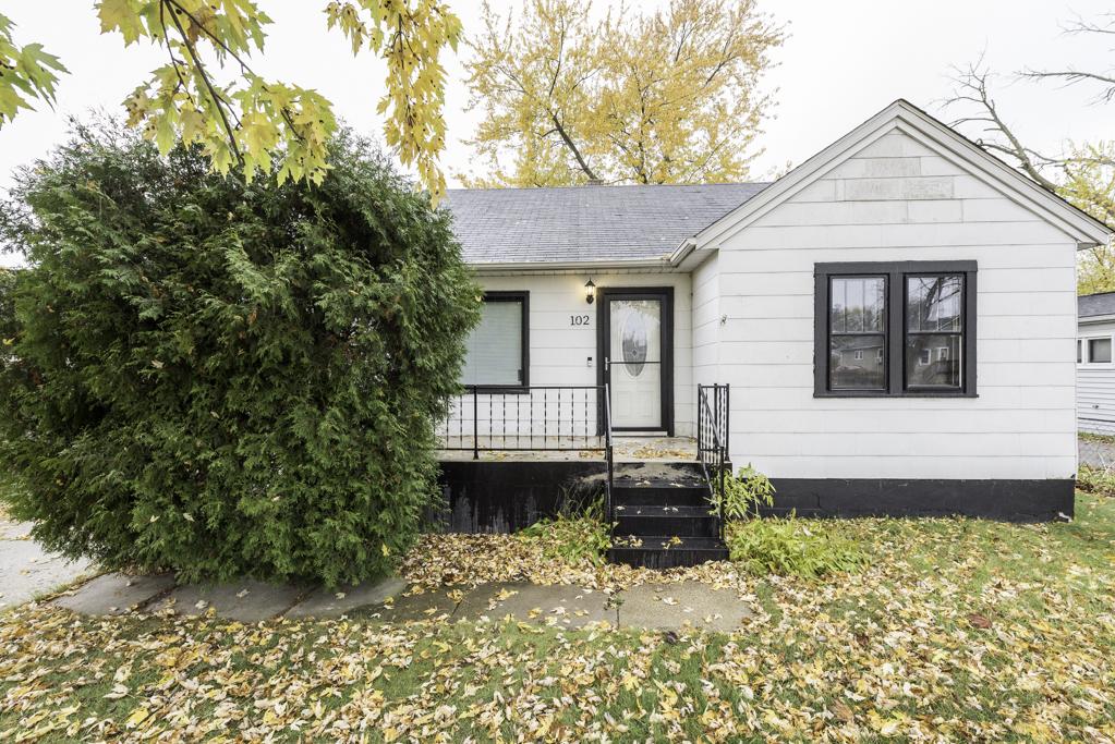 102 Baldwin Ave., Waukegan, IL 60085