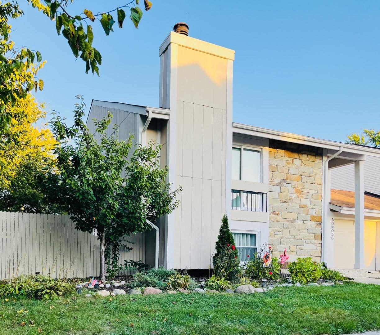 30W056 Mulberry Ct. #056, Warrenville, IL 60555