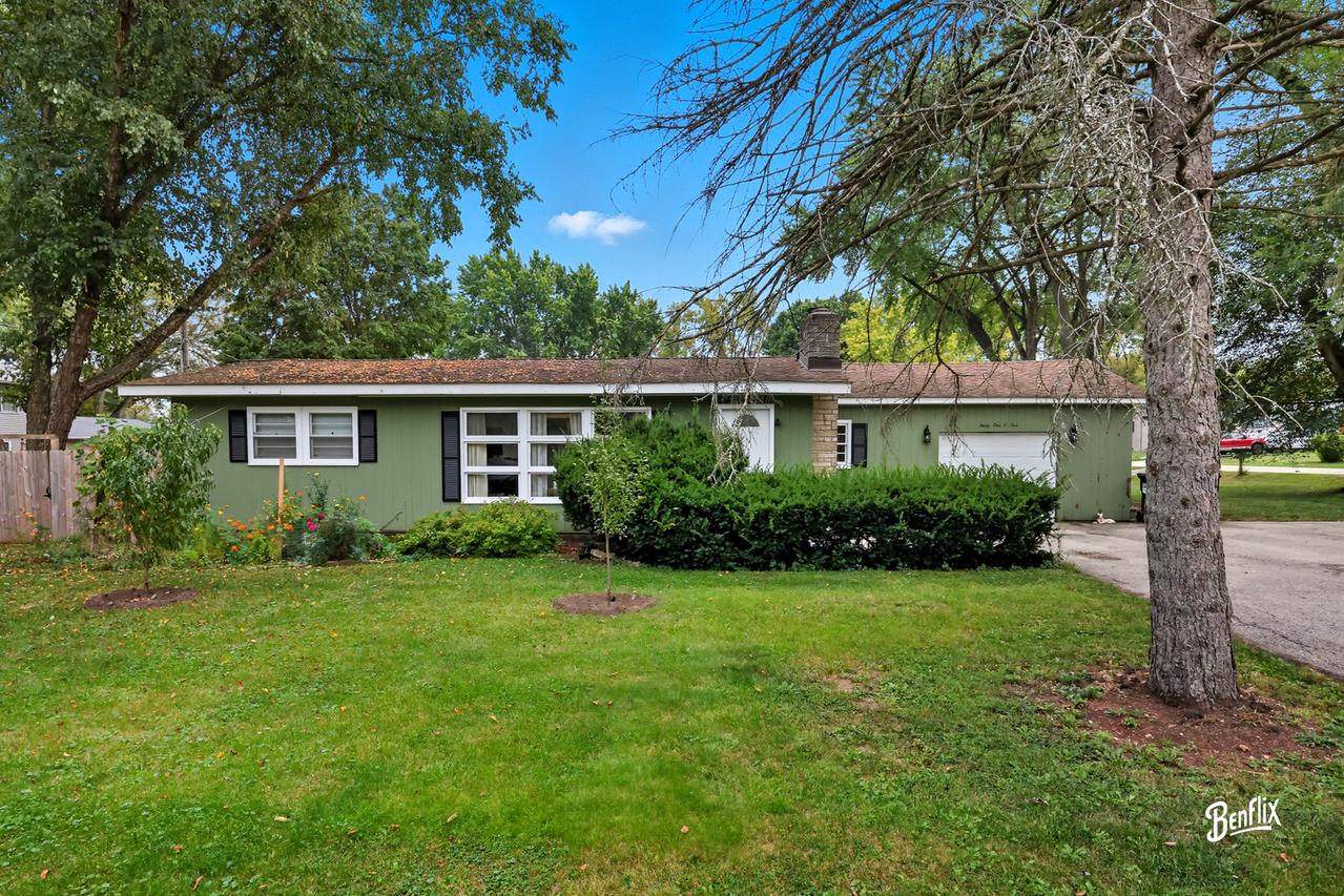 3105 Still Hill Dr., Mchenry, IL 60050