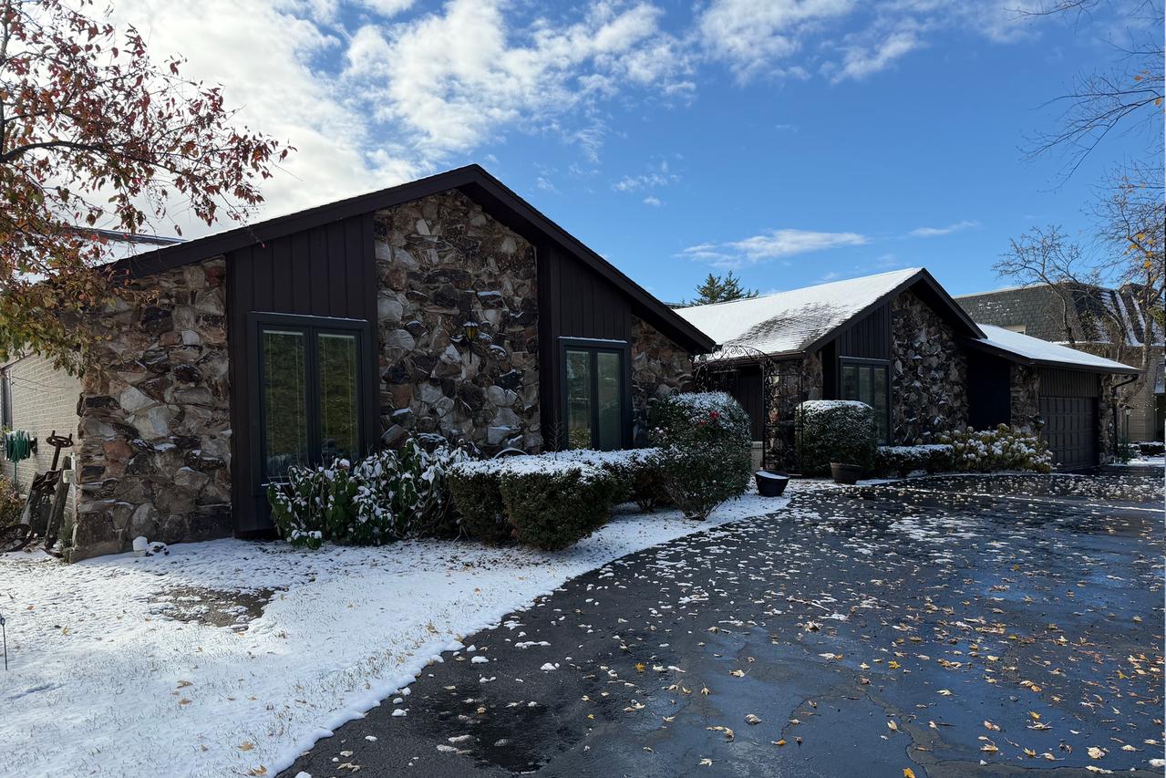 9630 Reding Cir., Des Plaines, IL 60016