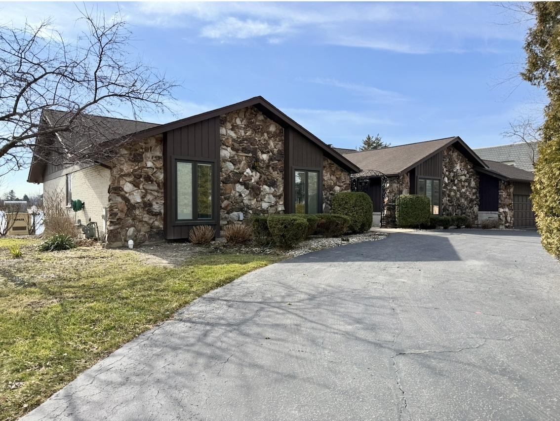 9630 Reding Cir., Des Plaines, IL 60016