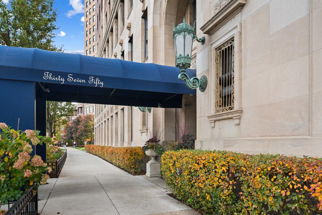 3750 N Lake Shore Dr. #16H, Chicago, IL 60613