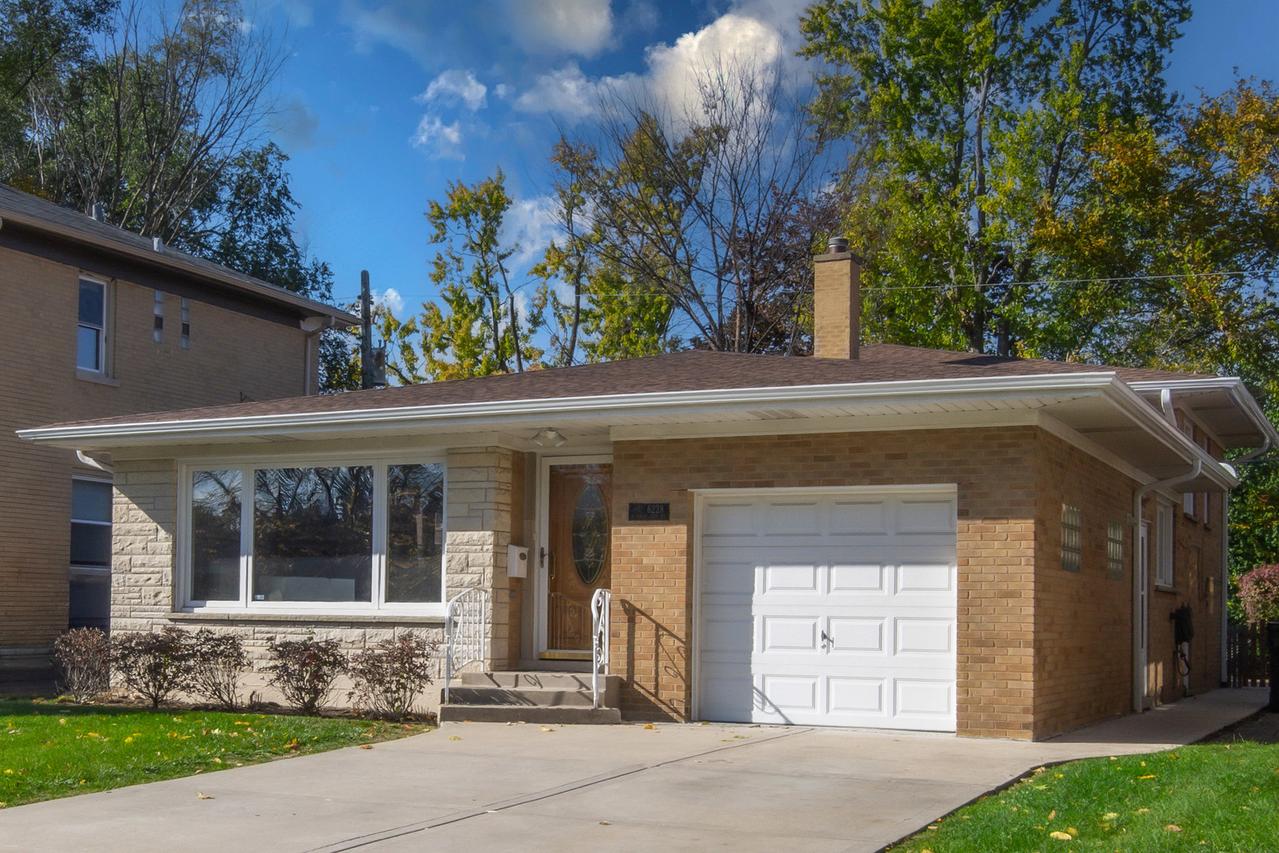6228 N Forest Glen Ave., Chicago, IL 60646