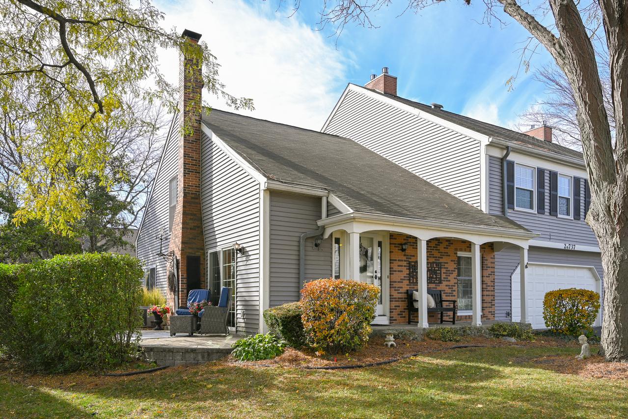 2S737 Timber Dr., Warrenville, IL 60555