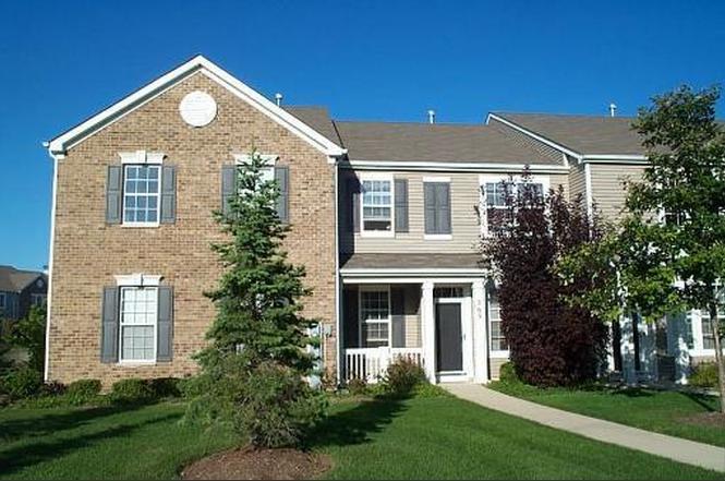 365 S Litchfield Dr., Round Lake, IL 60073