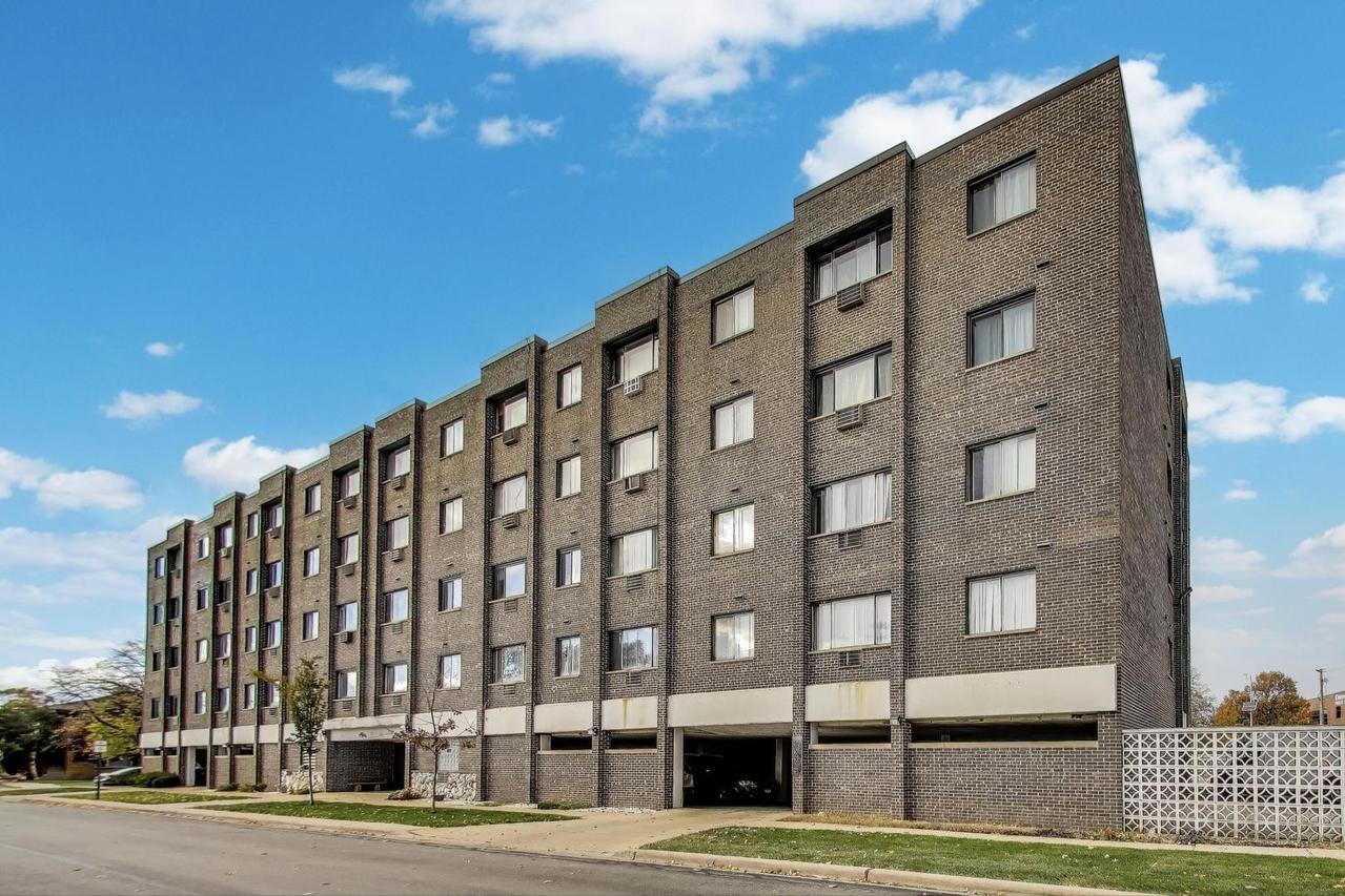 7650 W Altgeld St. #411, Elmwood Park, IL 60707