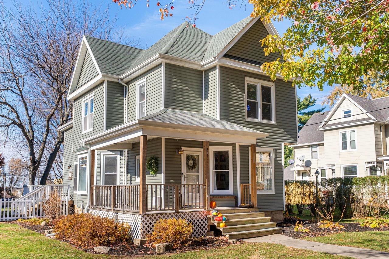 705 Paddock Ave., Ashton, IL 61006