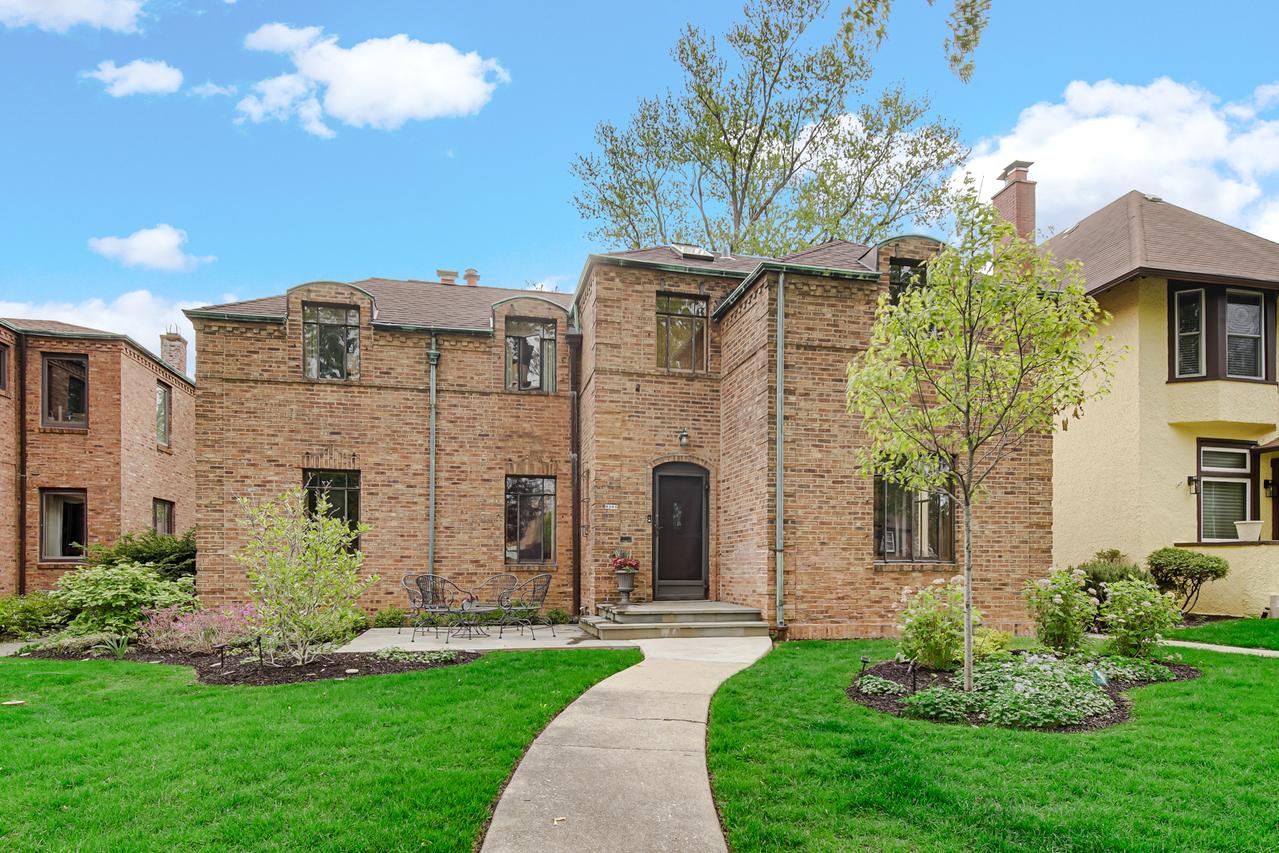 9305 S Hoyne Ave., Chicago, IL 60643