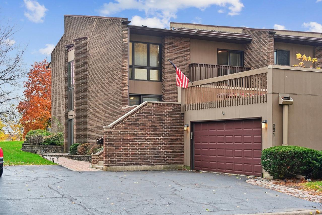 351 S Dominion Dr., Wood Dale, IL 60191