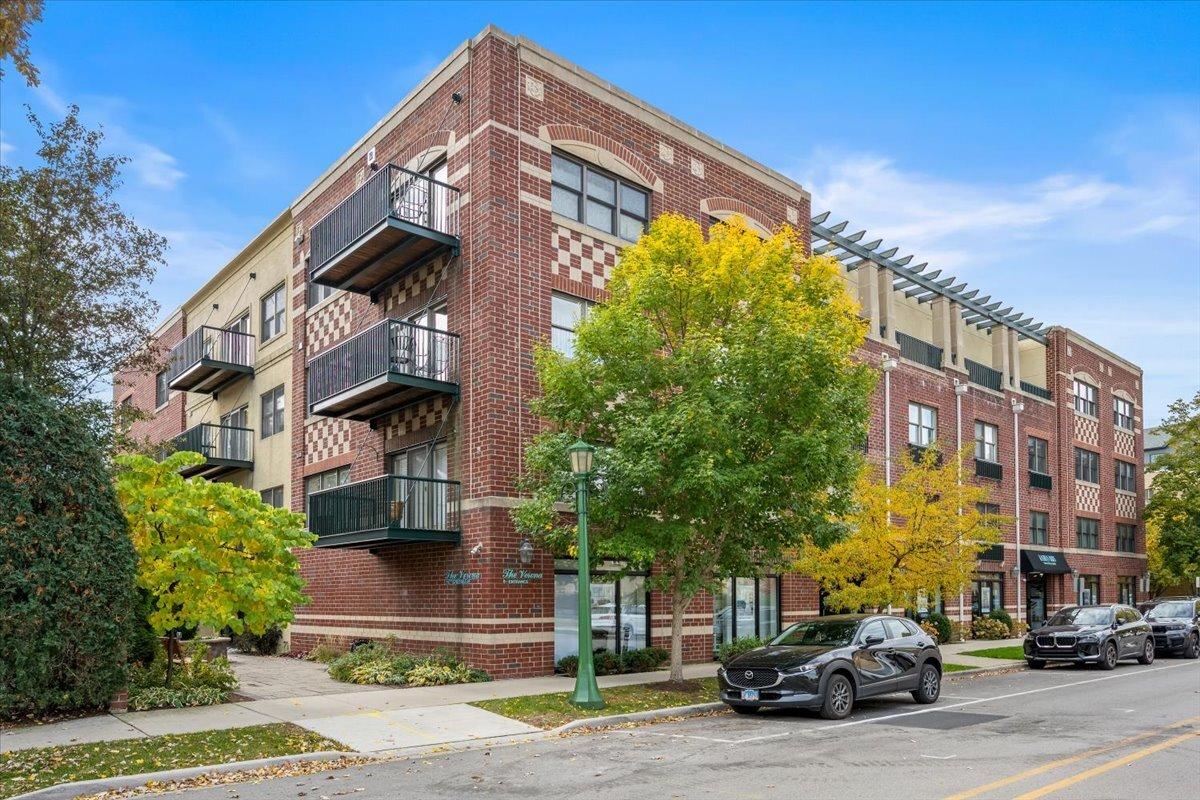 1107 Greenleaf Ave. #4G, Wilmette, IL 60091