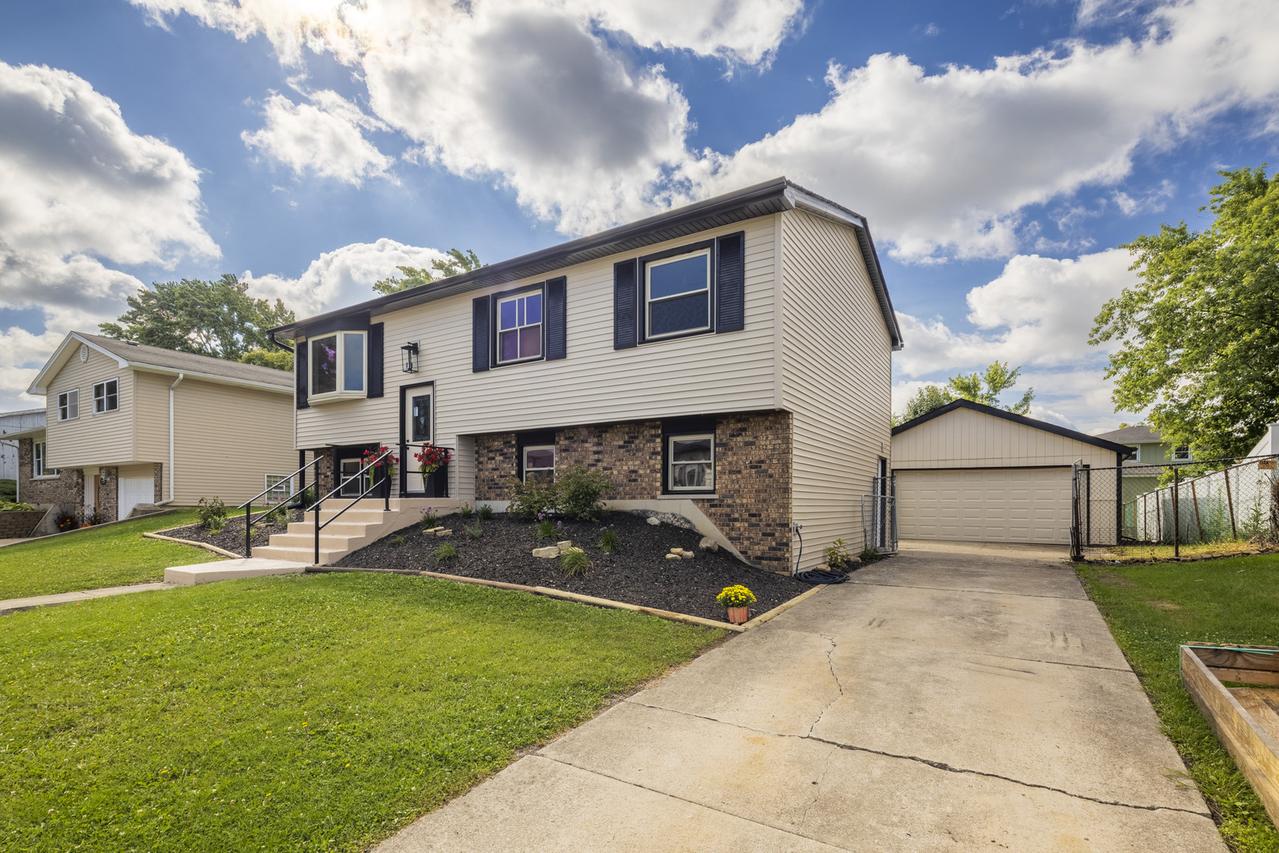 7727 166th St., Tinley Park, IL 60477