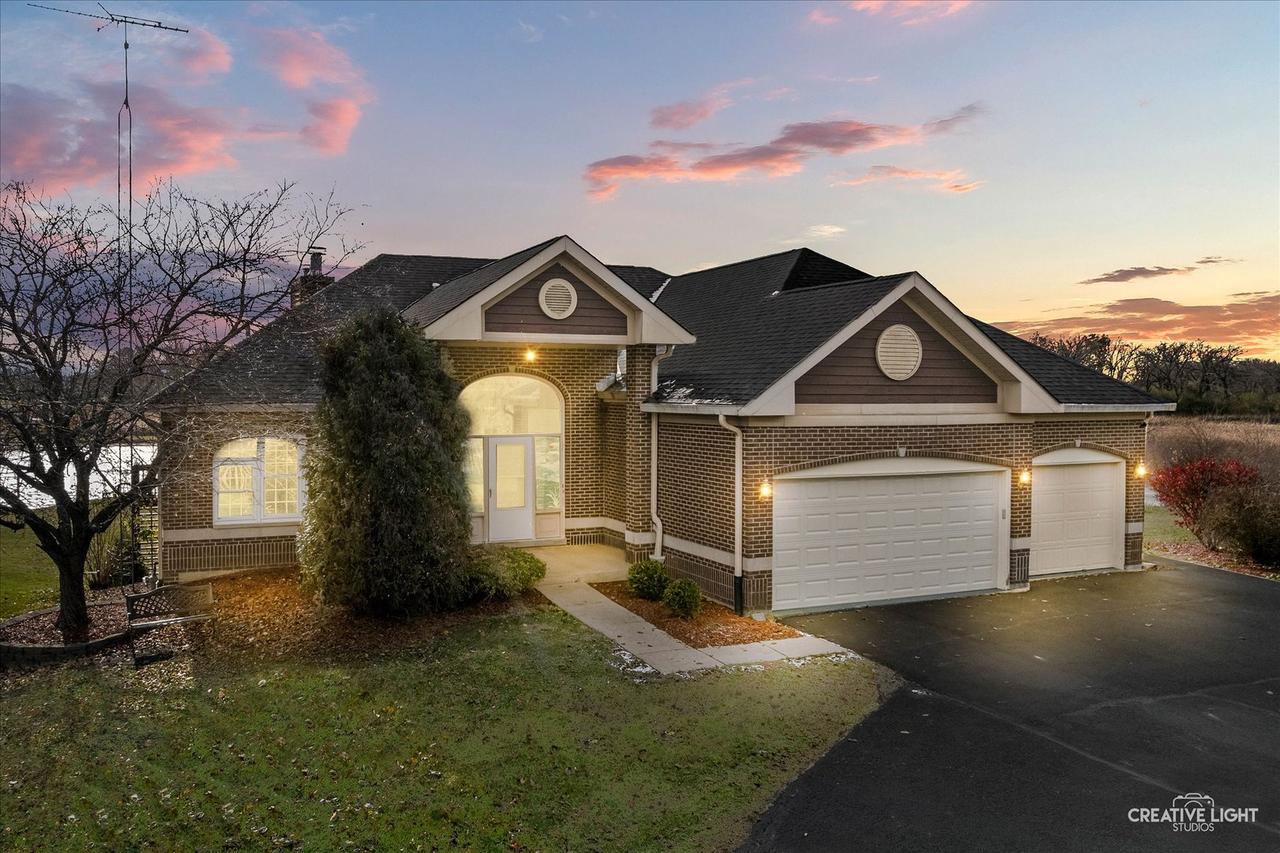 675 White Pine Cir., Lake In The Hills, IL 60156