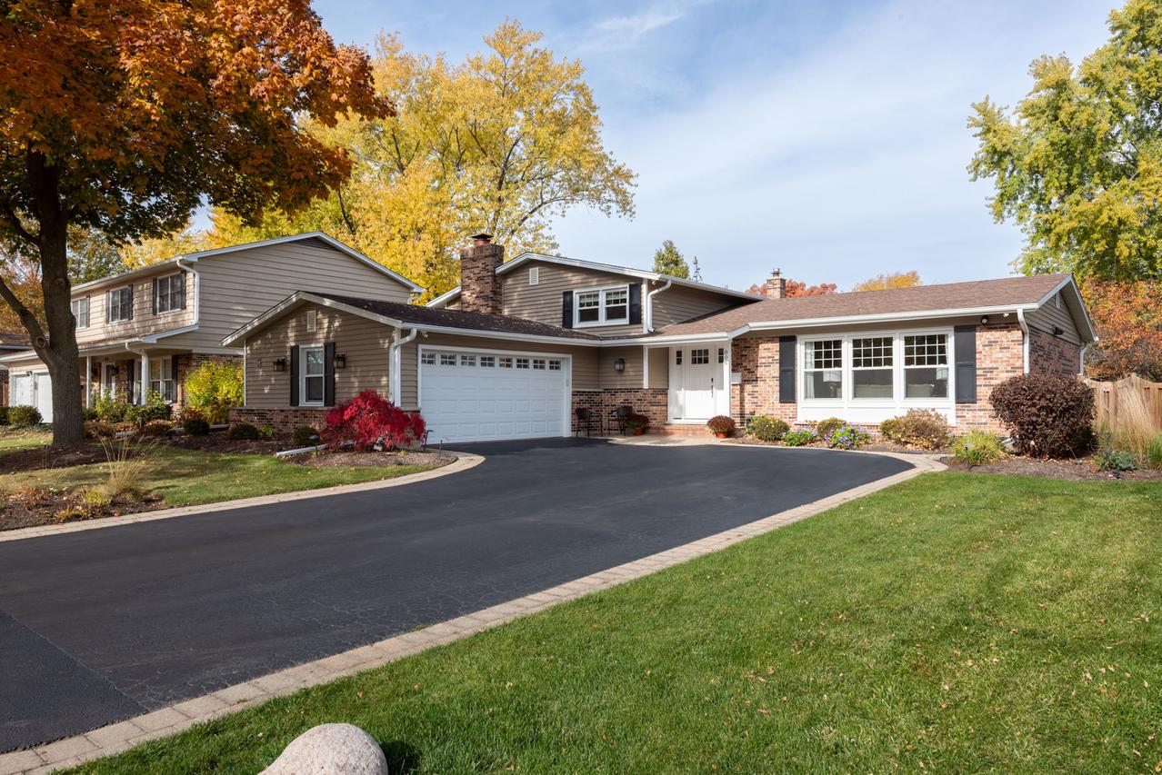 806 W Hackberry Dr., Arlington Heights, IL 60004