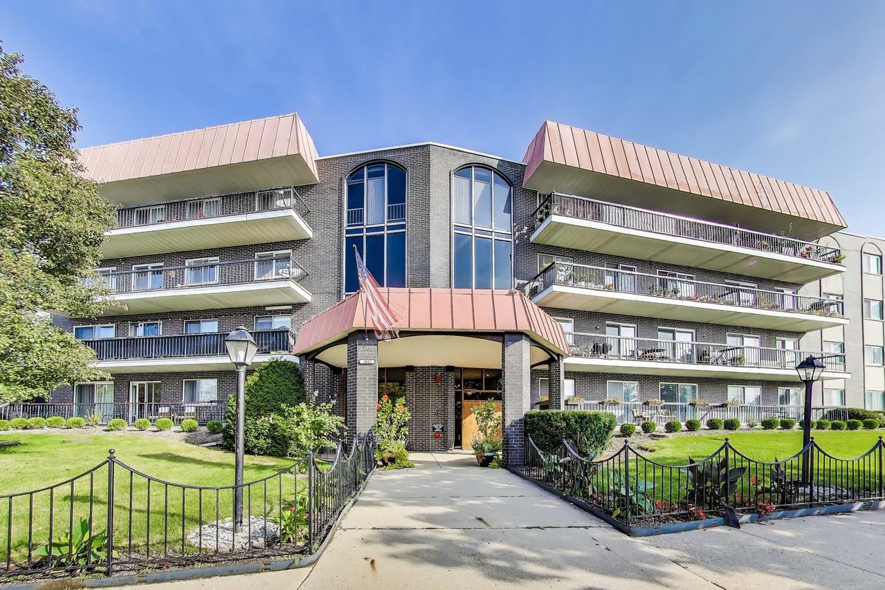 4840 Foster St. #107, Skokie, IL 60077