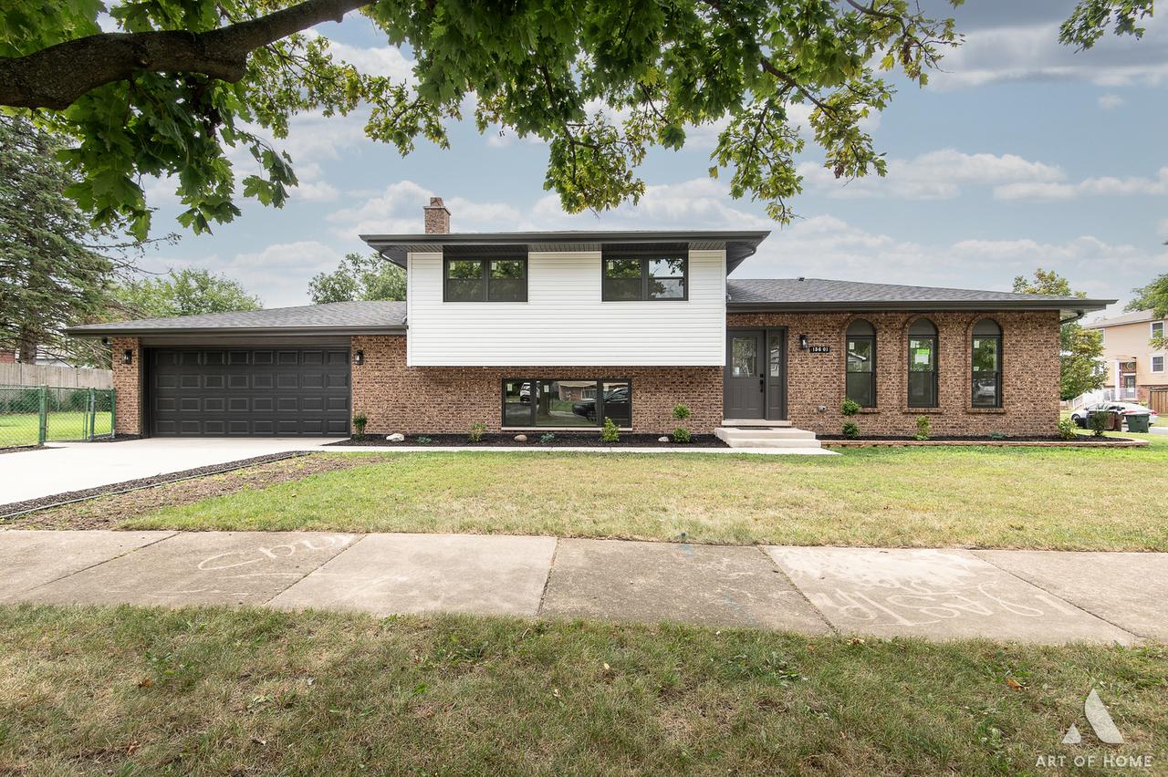 15601 Latrobe Ave., Oak Forest, IL 60452