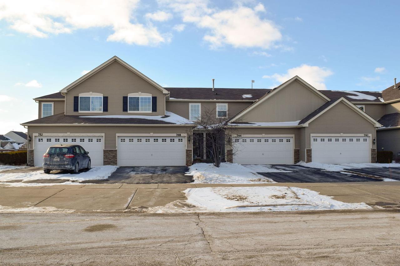 748 Florence St., Hampshire, IL 60140