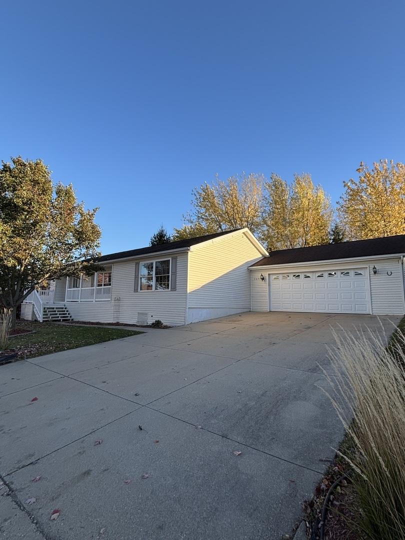 5647 Buttercup Ln., Machesney Park, IL 61115