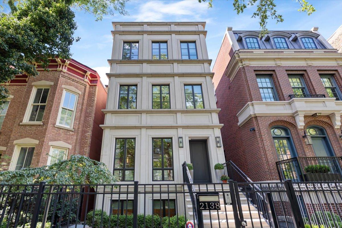 2138 N Seminary Ave., Chicago, IL 60614