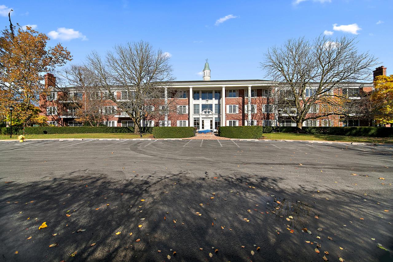 3427 Vollmer Rd. #202, Flossmoor, IL 60422