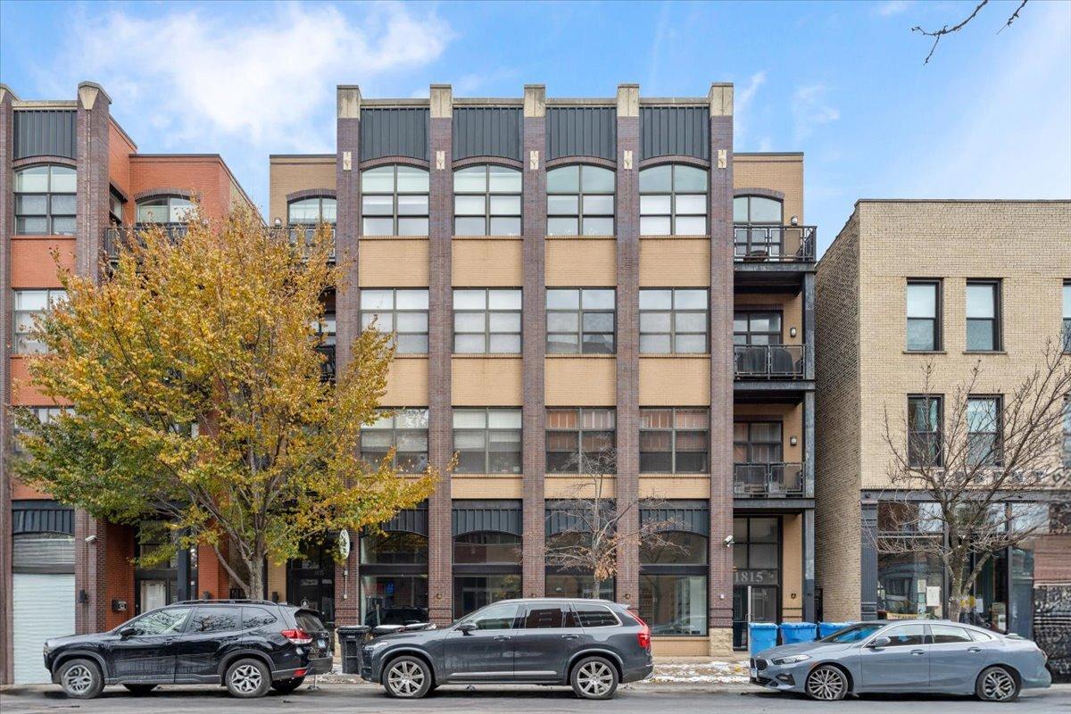 1815 N Milwaukee Ave. #402, Chicago, IL 60647