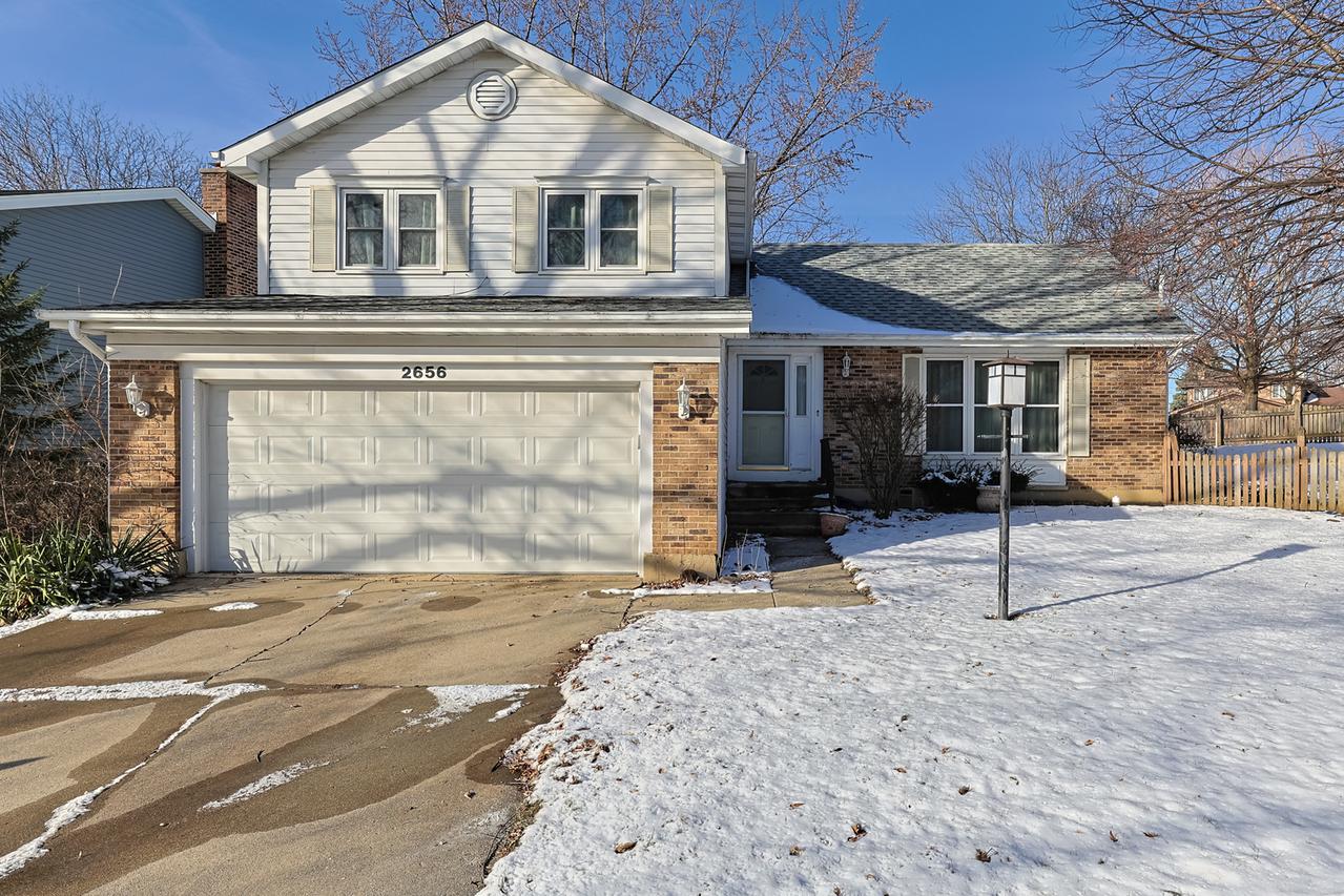 2656 Bloomfield Dr., Lisle, IL 60532