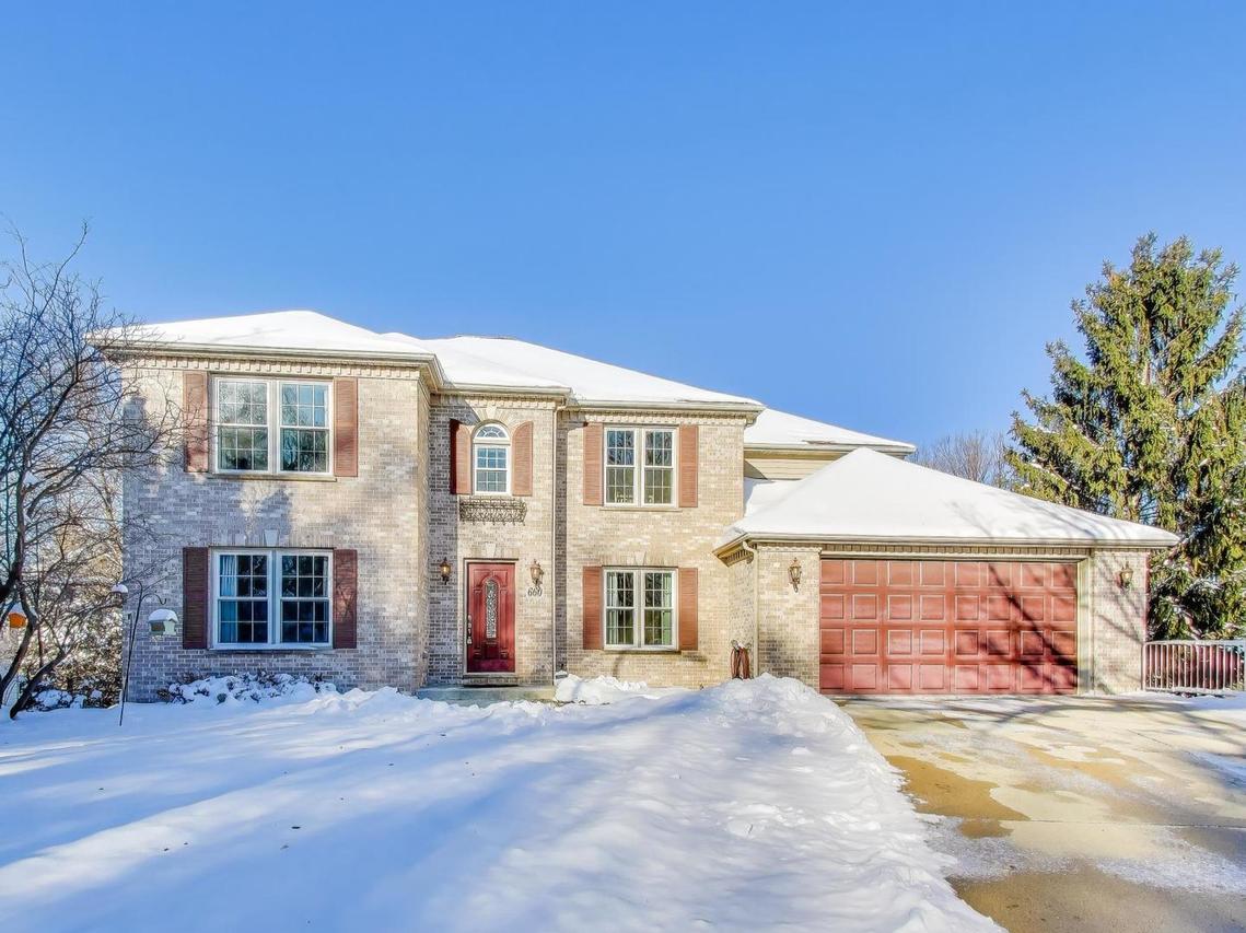 660 Robin Ridge, Elgin, IL 60123