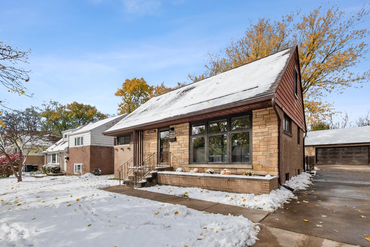 18418 Clyde Rd., Homewood, IL 60430