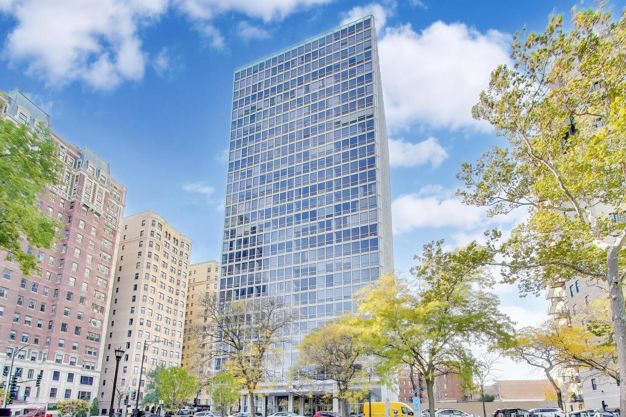 2400 N Lakeview Ave. #310, Chicago, IL 60614