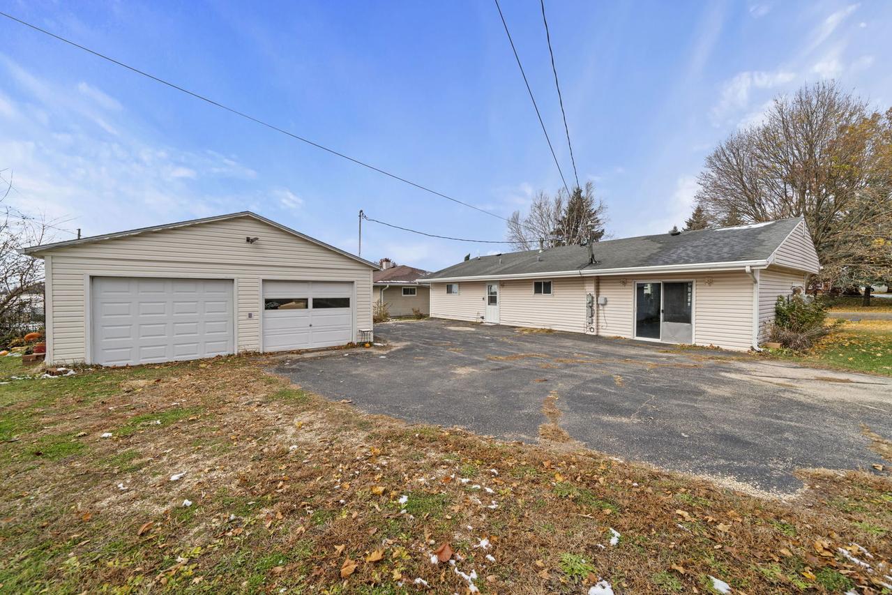 601 W 1st St., Mount Morris, IL 61054