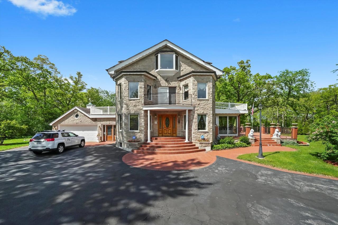 300 N Bradley Rd., Lake Forest, IL 60045