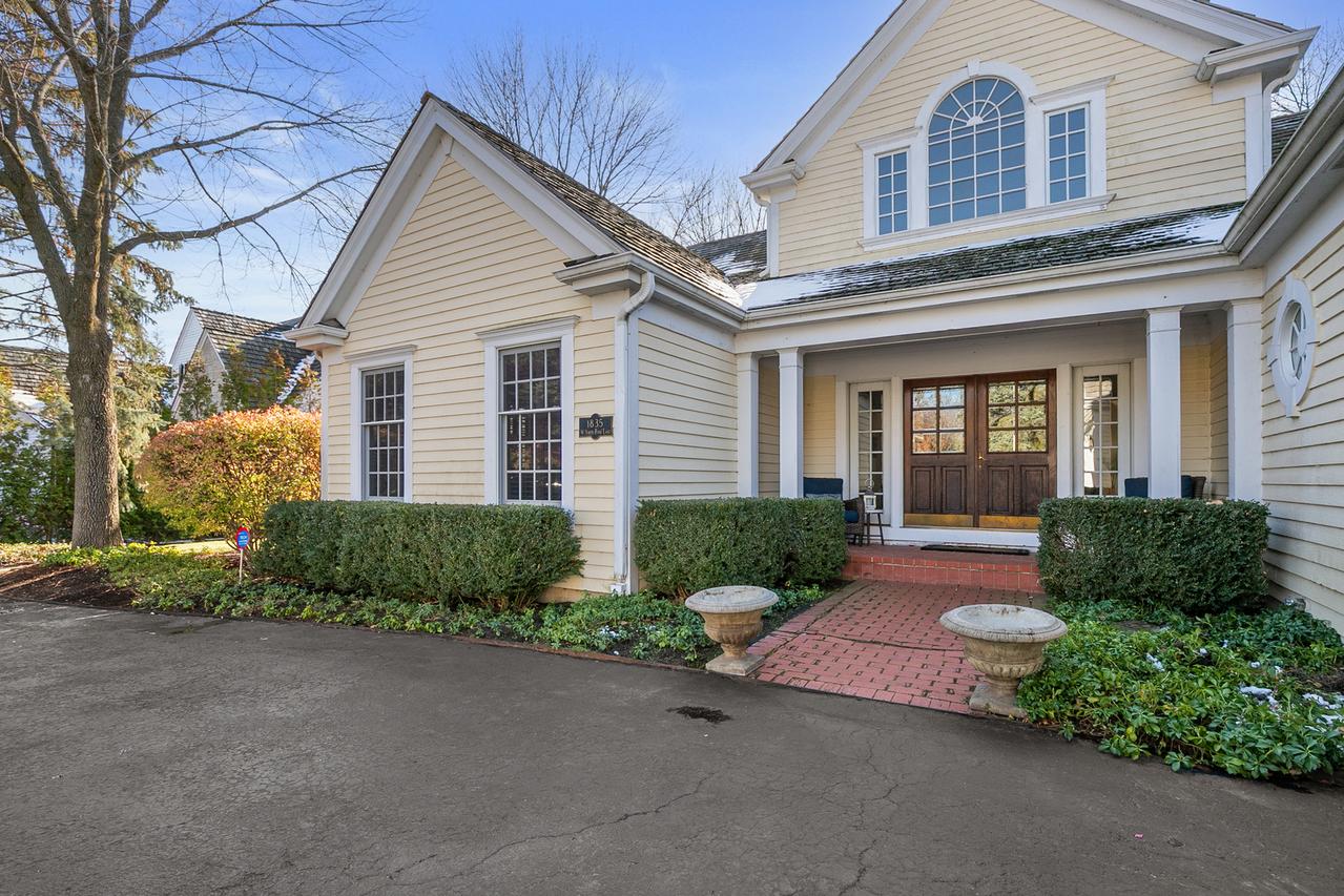 1835 W North Pond Ln., Lake Forest, IL 60045