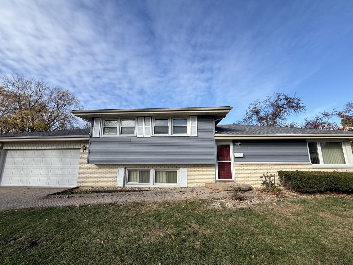 701 Terry Dr., Joliet, IL 60435