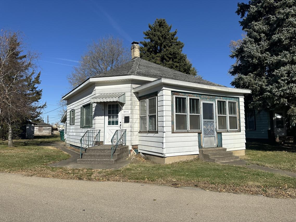 904 E Bridge St., Streator, IL 61364